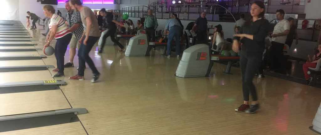 Partie de bowling lors de la journée Multi-activités des Amis de la Nature au parc de l'Orangerie