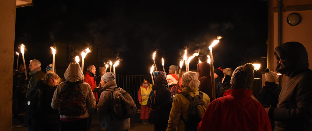 Reichsfeld, samedi 2 décembre, 18 h. Une cinquantaine de marcheurs vont prendre le départ vers le refuge du Gruckert.