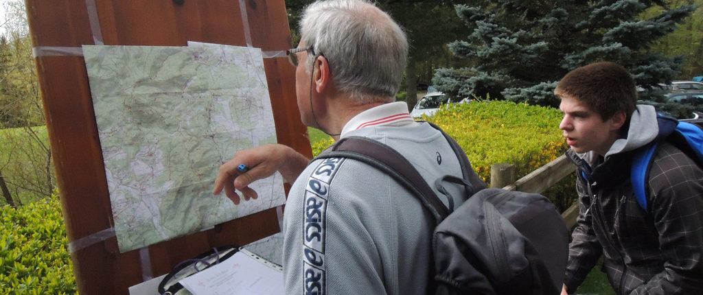 Lecture de carte, topographie et orientation, cela s'apprend chez les Amis de la Nature