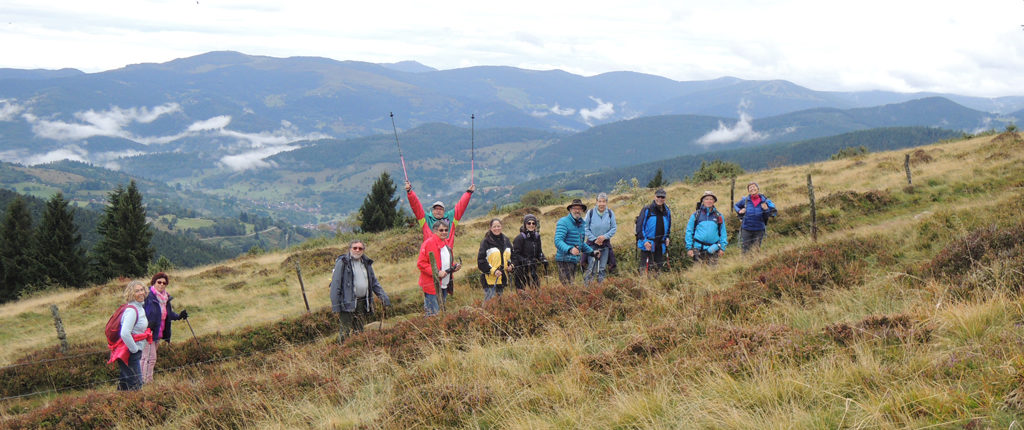 Les Amis de la Nature alsaciens, lorrains et vosgiens en randonnée près du Lac Noir dans les Vosges